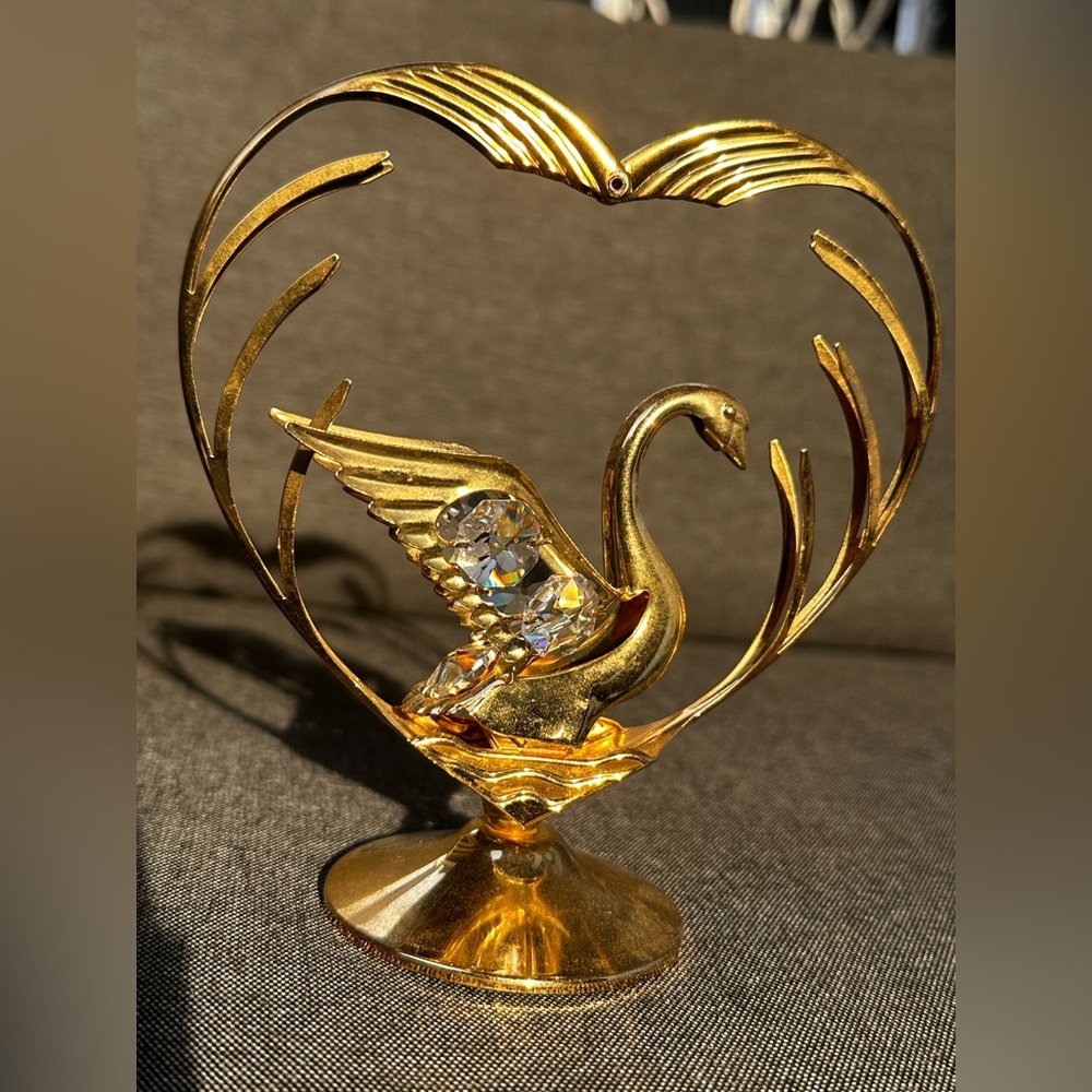 Elegant Crystal Gold Swan Heart Decor